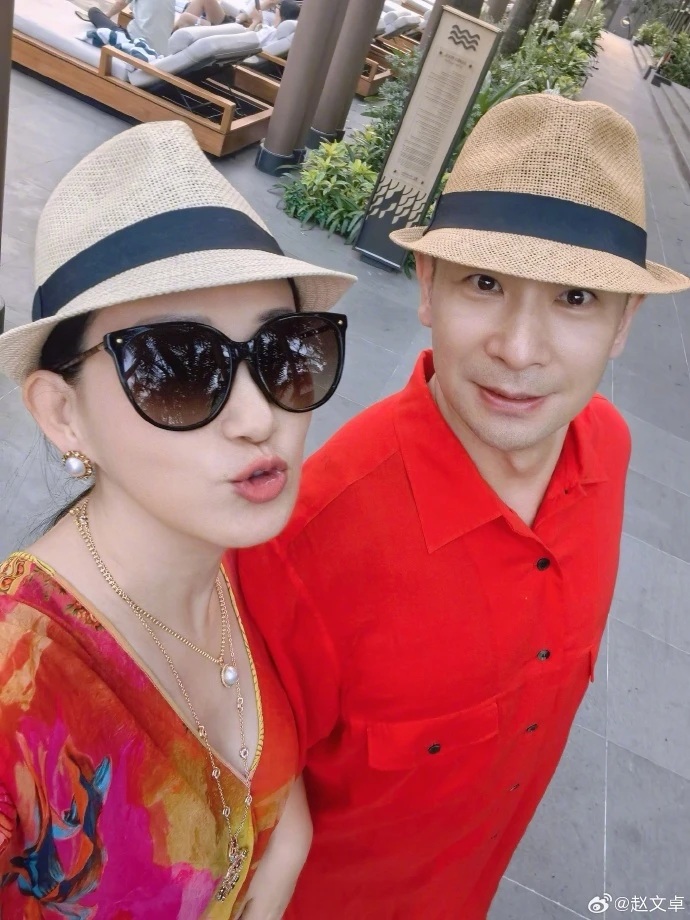 Gia đình Triệu Văn Trác tới Việt Nam du lịch. Ảnh: Weibo.